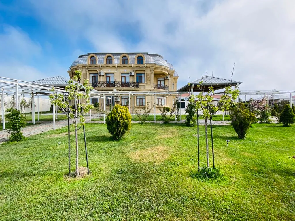 Şüvəlan, 9 otaqlı Həyət evi satılır - 1200 m², 3 mərtəbə, 52 sot — Bakı