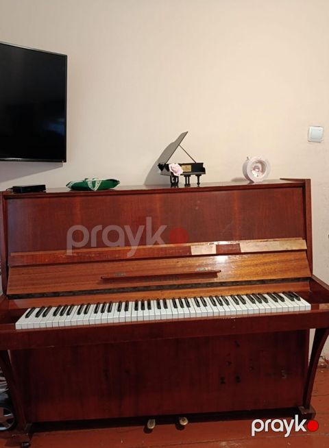 Upright pianino – klassik dizayn, tünd qəhvəyi taxta korpus. - 88 — Mingəçevir
