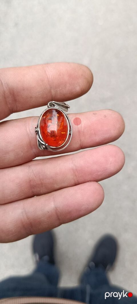 Kəhrəba kulon — Bakı
