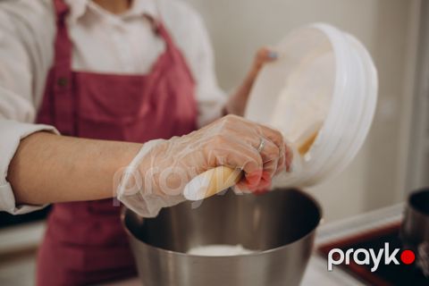 Xəmirçi tələb olunur — Bakı