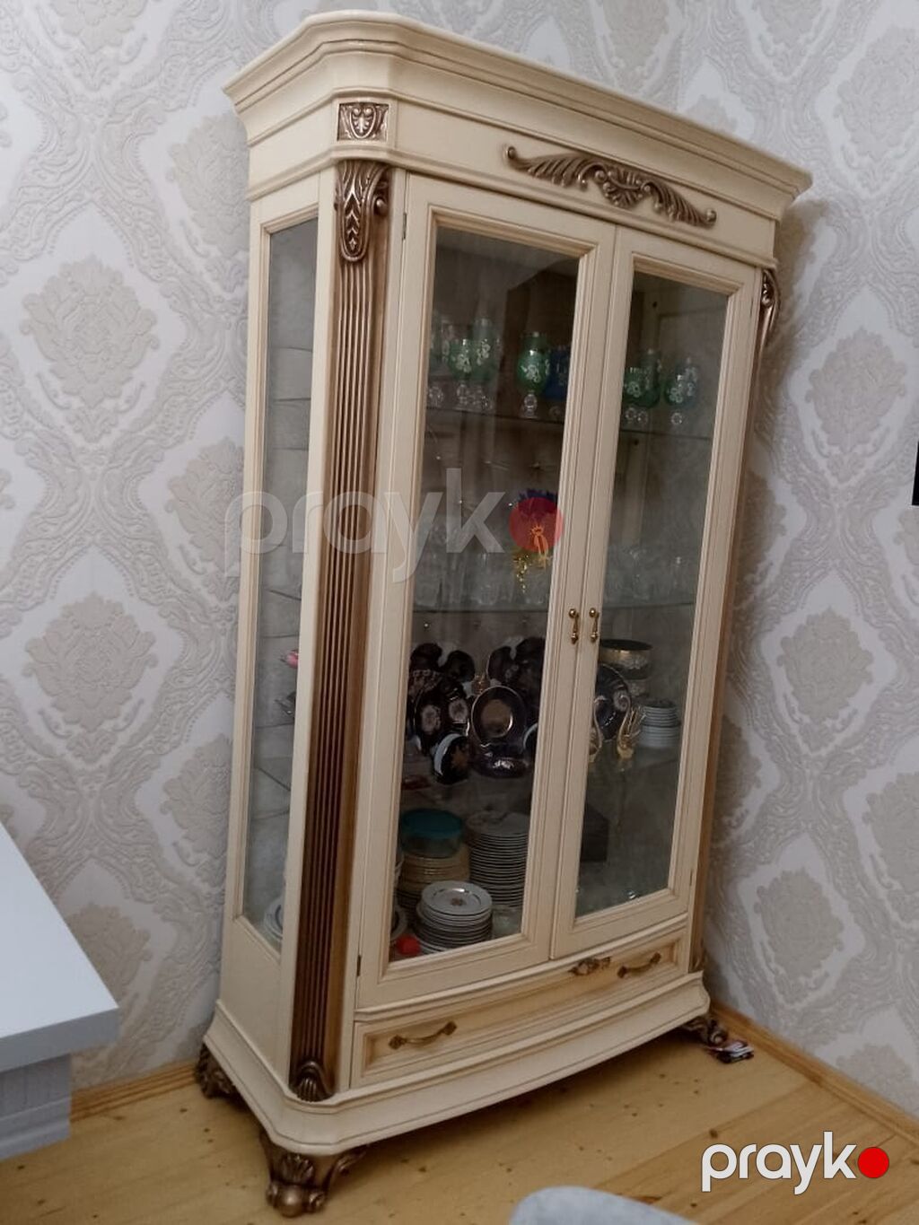 Klassik üslubda vitrin şkaf - Material: ağac karkas, şüşə qapılar və — Şkaflar, Digah (2)