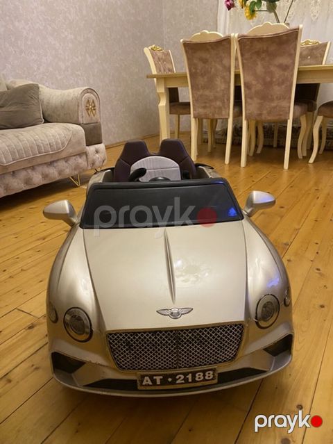 Uşaq üçün elektrikli minik avtomobili – Bentley üslubunda kabriolet — Bakı