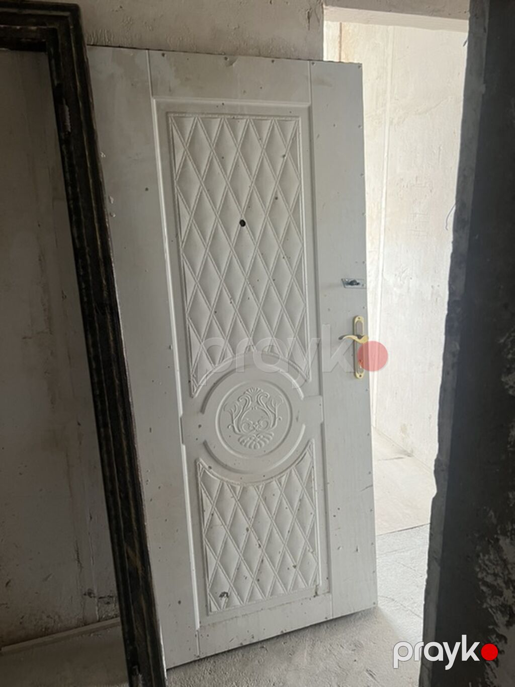 Bina evi ucun giris qapisi. 2 ededdir. birinin petlesi sol, digerinin — Pəncərələr, qapılar, balkonlar, Bakı (5)