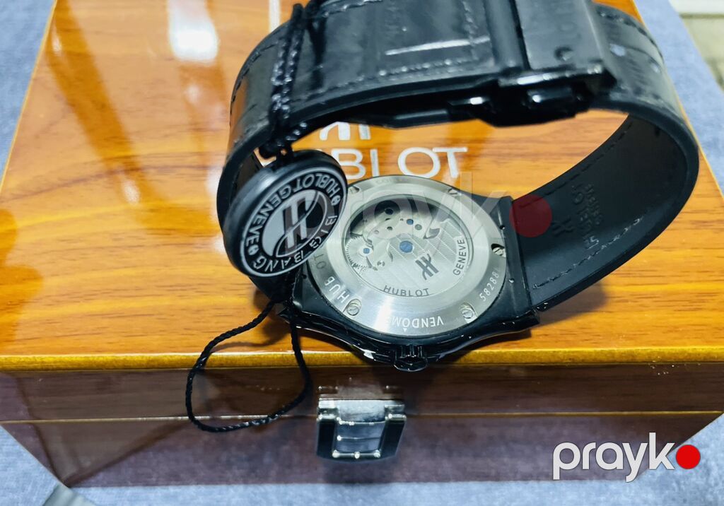Hublot mexanik. - Şüşə: cızılmaya davamlı safir tipli görünüş Qola — Qol saatları, Digah (10)