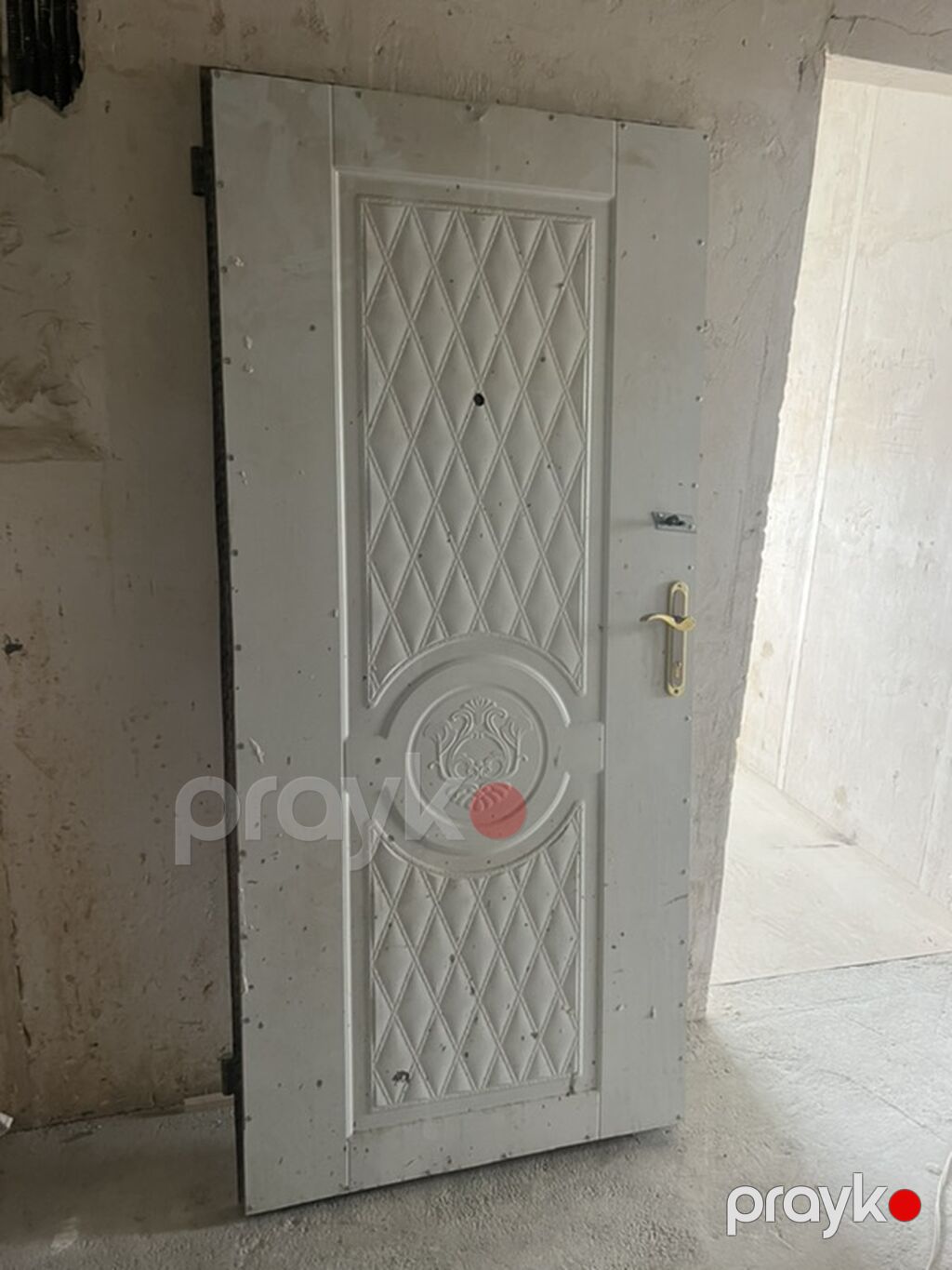 Bina evi ucun giris qapisi. 2 ededdir. birinin petlesi sol, digerinin — Pəncərələr, qapılar, balkonlar, Bakı (2)
