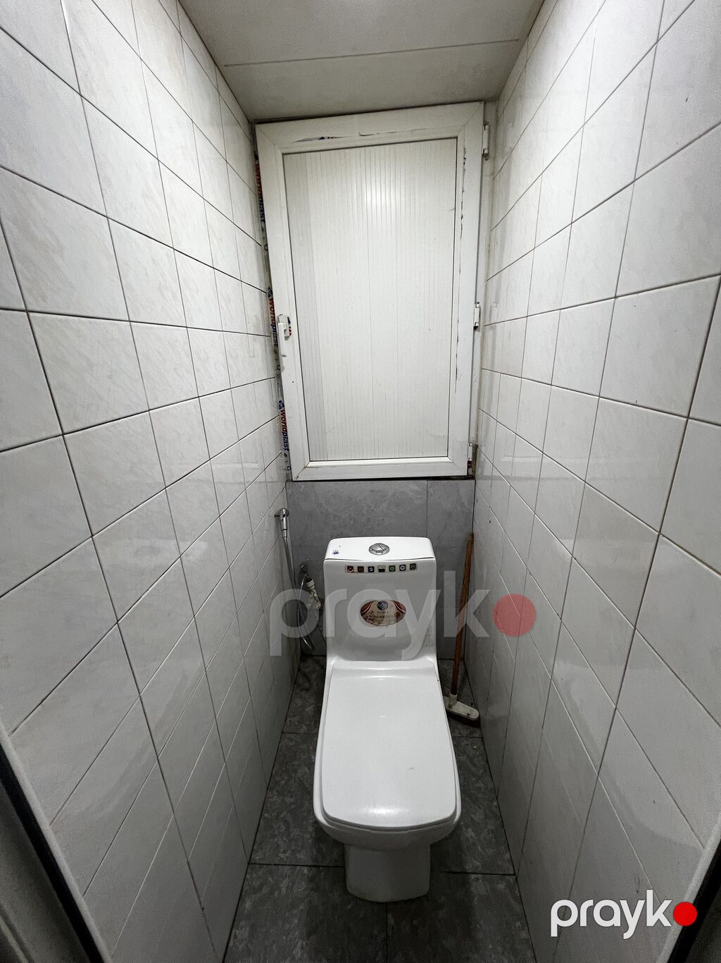 Memar Əcəmi metrosunun çıxışında. 5——-1. Təmirli qanuni. 2. Otag — Mənzil, Bakı (5)