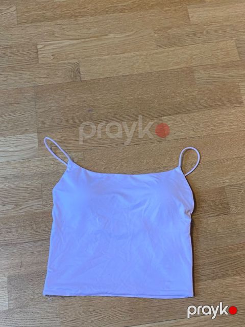 Ağ rəngli qadın kroplu mayka - Model: nazik spaghetti askılı, düz — Masazır