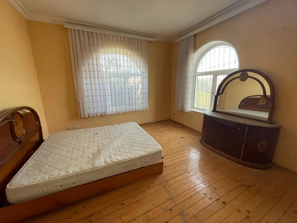 Novxanı, 7 otaqlı Həyət evi satılır - 400 m², 3 mərtəbə, 9 sot — Ev, villa, Bakı (6)