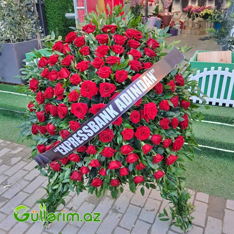 Qızılgül gül çələngi(Əkili-Gul celengi) — Bakı