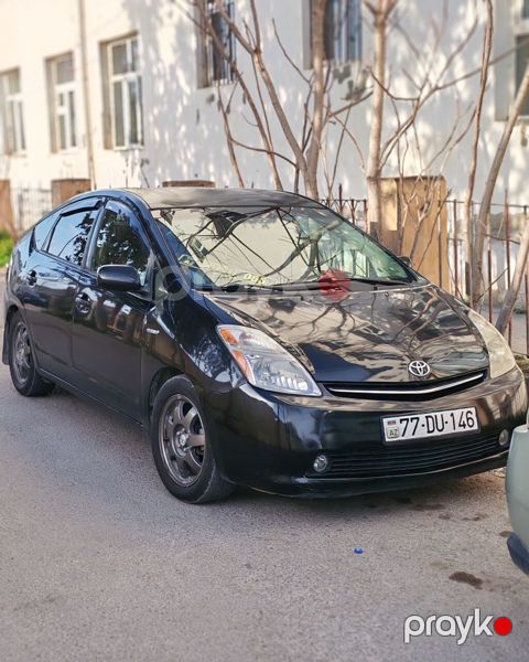 Toyota Prius (2-ci nəsil) – qara rəng, hatchback kuzov. - Hibrid — Bakı