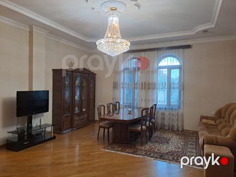 İcarəyə verilir 13 otaqlı həyət evi/bağ evi 700 m²
