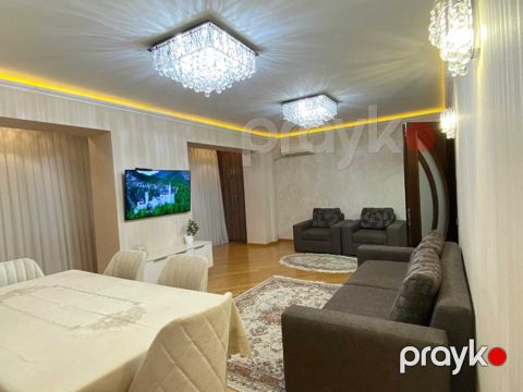 Satılır 4 otaqlı köhnə tikili 115 m² — Bakı