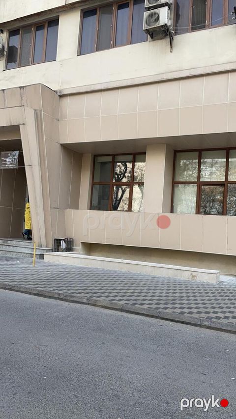 Satılır 10 otaqlı yeni tikili 300 m² — Bakı
