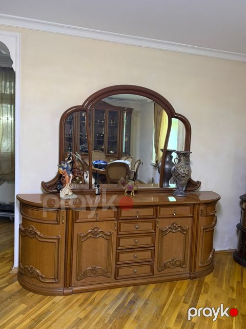 Komod — Bakı