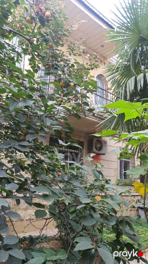 Satılır 6 otaqlı həyət evi/bağ evi 250 m² — Bakı