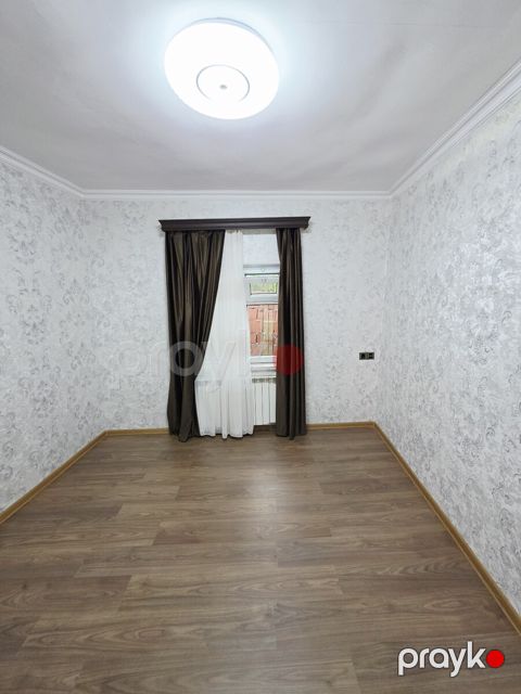 Həyət evi, Səbail r — Bakı