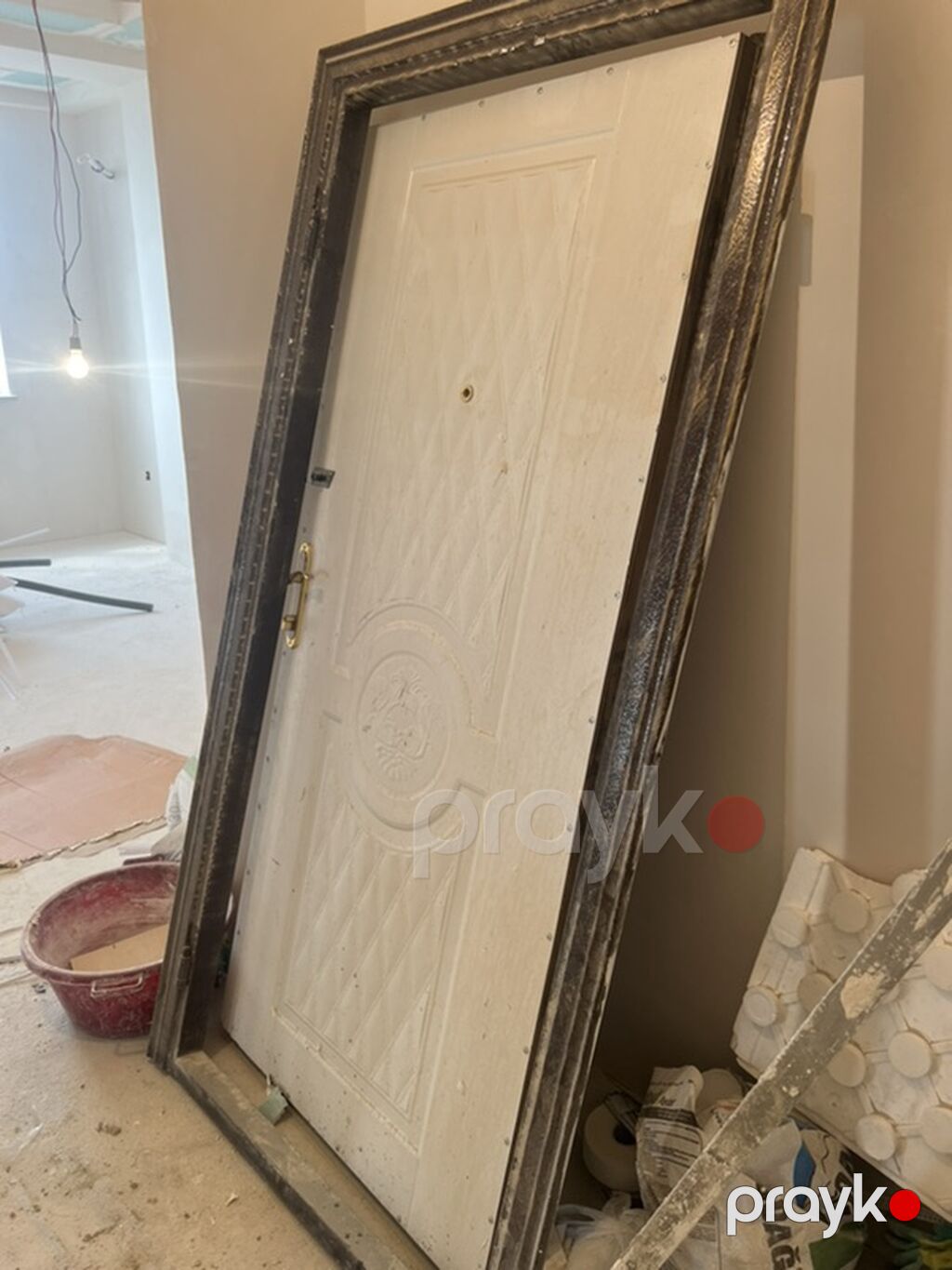 Bina evi ucun giris qapisi. 2 ededdir. birinin petlesi sol, digerinin — Pəncərələr, qapılar, balkonlar, Bakı (4)