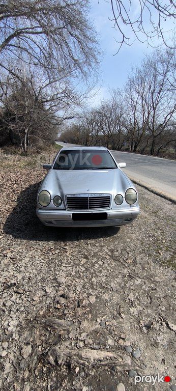 Mercedes E 230, 2.3 L, 1996 il, 260 513 km