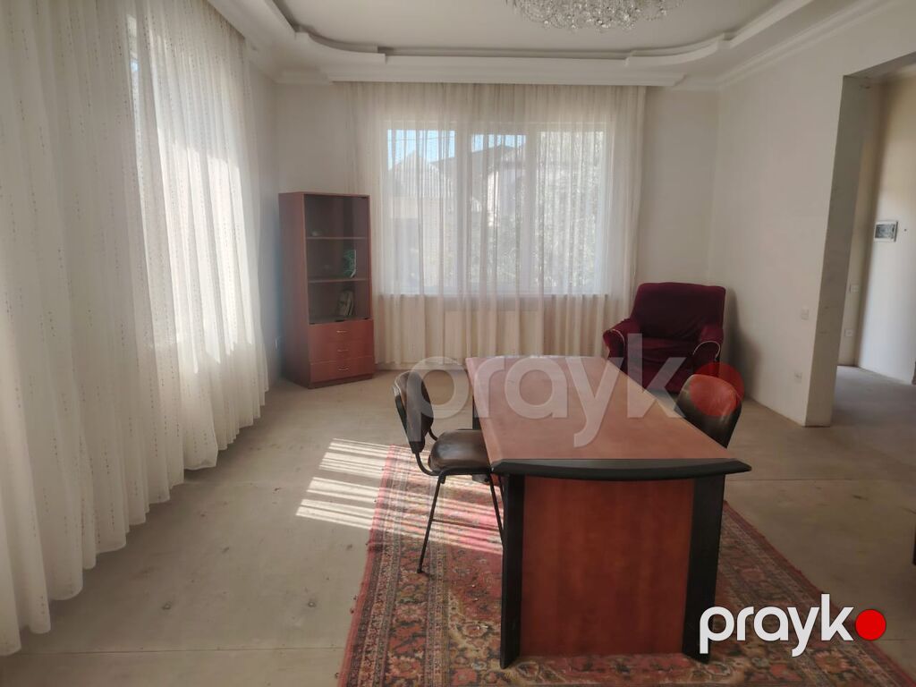 Ev Zəngəzur restoranının yaxınlığında yerləşir. Ev 2 mərtəbəlidir. 2ci — Mənzil, Mehdiabad (2)