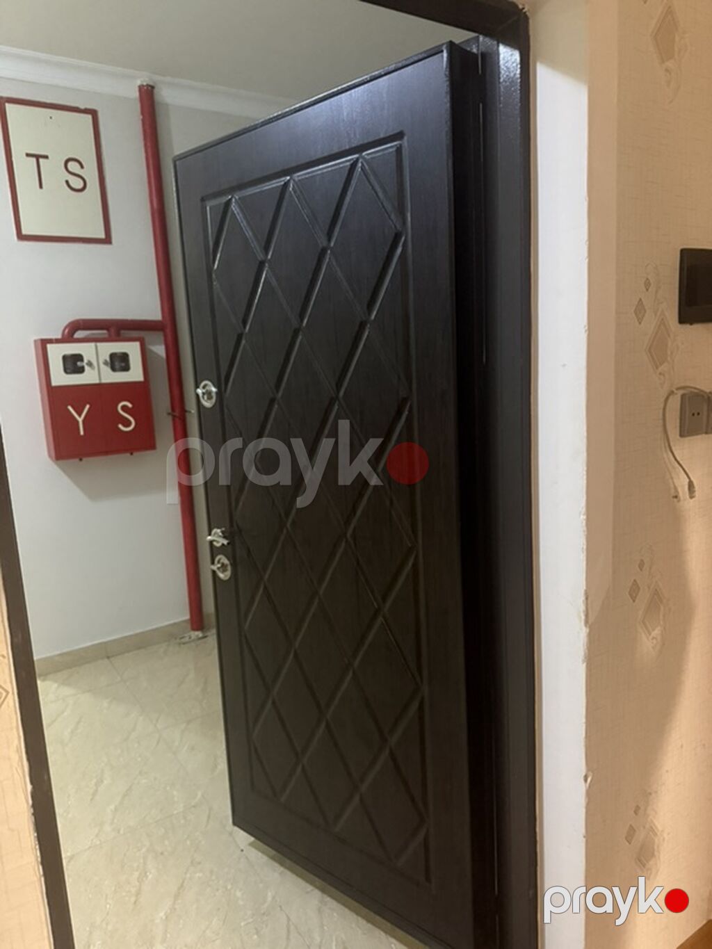 Giriş/qapı – metal əsaslı, dekorativ romb naxışlı MDF üzlük — Pəncərələr, qapılar, balkonlar, Bakı (2)