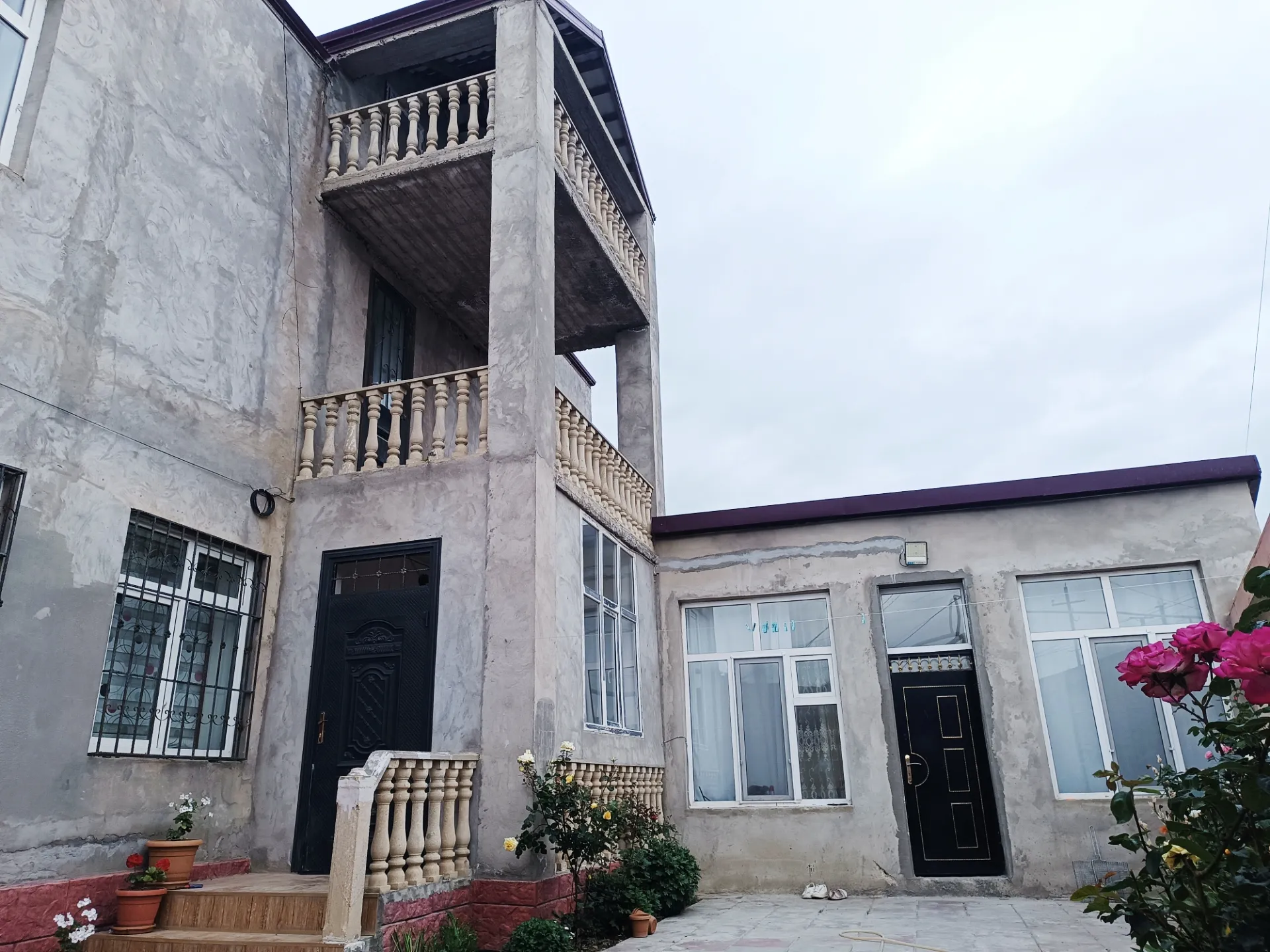 Maştağa, 10 otaqlı Həyət evi satılır - 520 m², 3 mərtəbə, 4 sot — Bakı