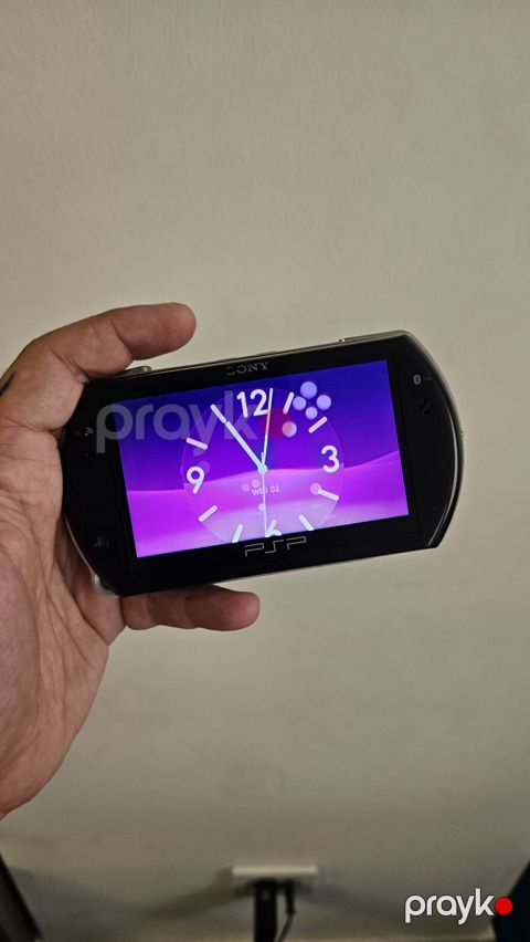 PSP GO satılır qiymət sondur adapteri var heç bir problemi yoxdur — Bakı