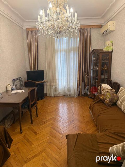 Satılır 2 otaqlı köhnə tikili 60 m² — Bakı