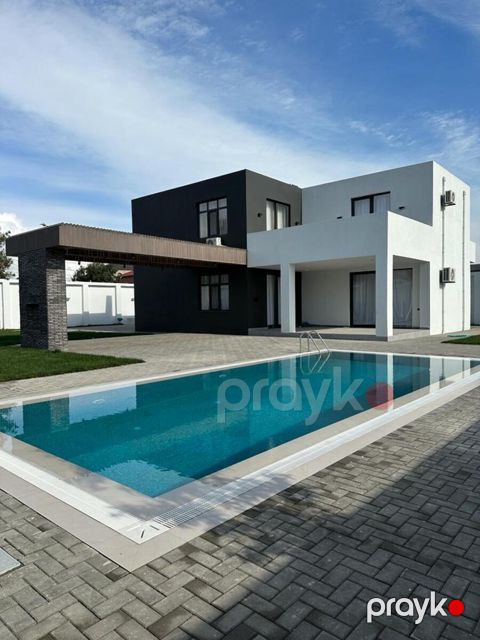 Satılır 6 otaqlı həyət evi/bağ evi 300 m² — Bakı