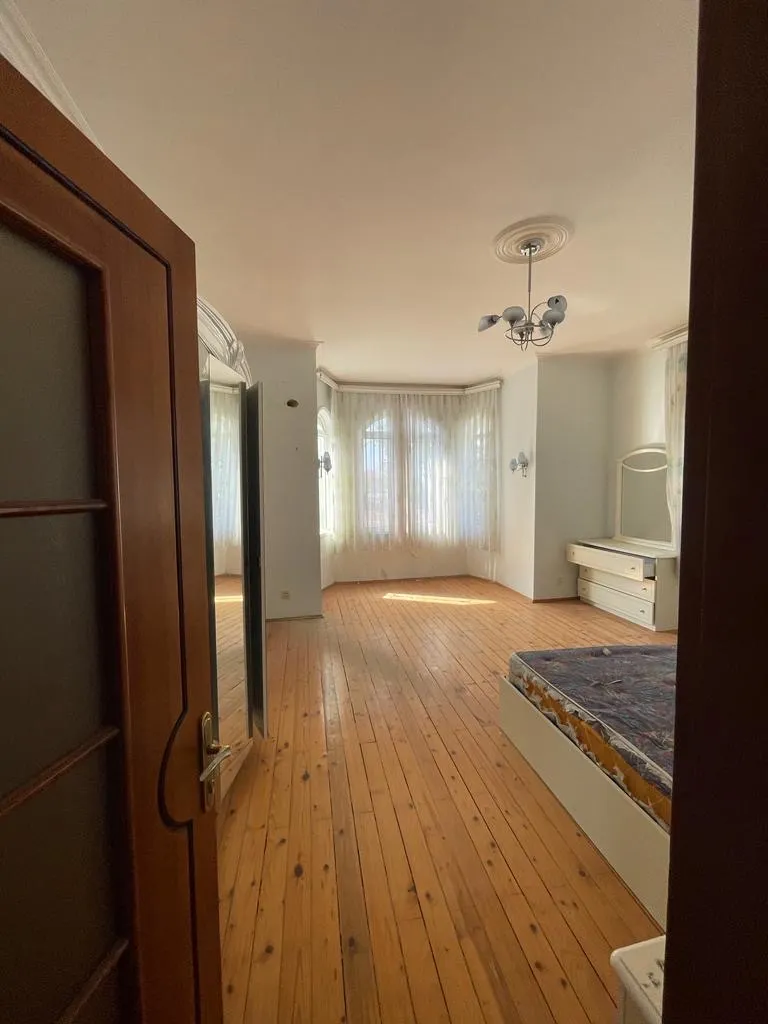 Novxanı, 7 otaqlı Həyət evi satılır - 400 m², 3 mərtəbə, 9 sot — Ev, villa, Bakı (7)