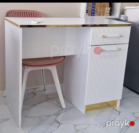Endirim edildi 100 man (Aşağı Güzdək). Dırnaq masası — Bakı