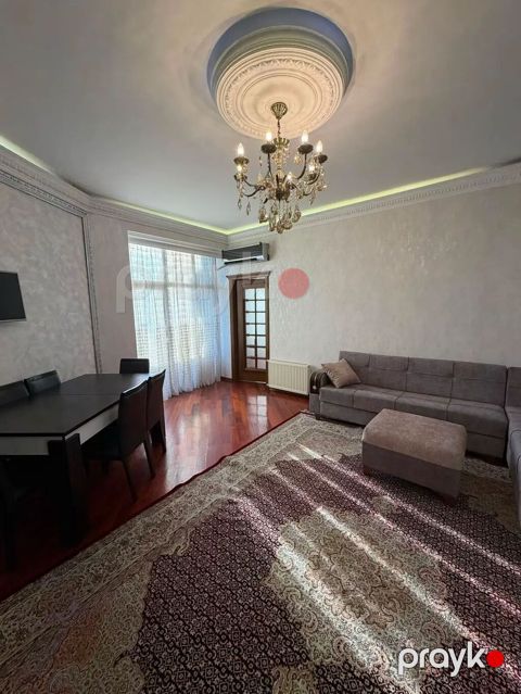 Ünvan: Hüseyn Cavid prospekti 73 Elmlər Akademiyası metrosundan — Bakı
