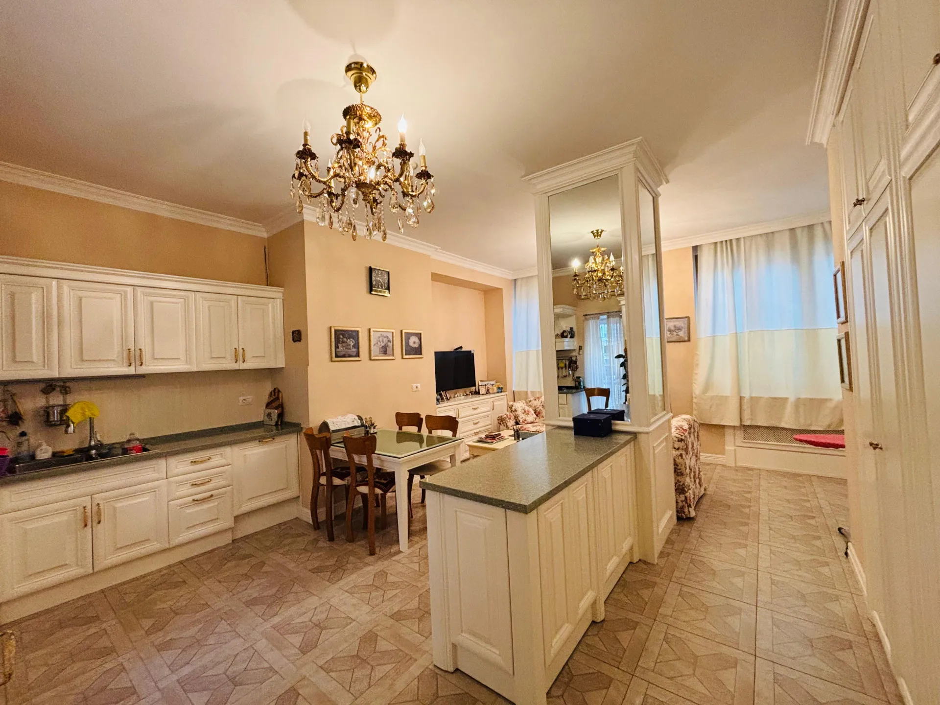 Sahil m.st, 4 otaqlı Köhnə tikili satılır - 200 m², 3/4 mərtəbə — Mənzil, Bakı (8)