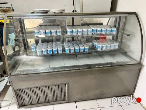 Vitrin soyuducu satılır tam işlək veziyyetde obyekt bağlanır deyə — Bakı