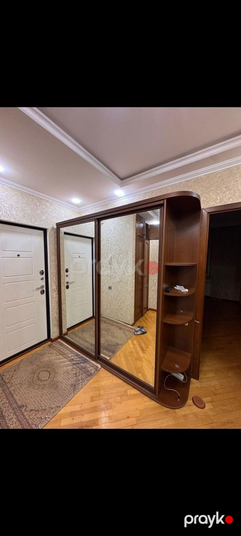 Dəhliz dolabı 150₼. Ünvan inqilab. 5924. F — Bakı