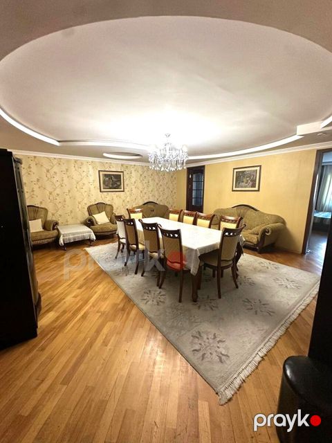 Satılır 4 otaqlı köhnə tikili 120 m² — Bakı