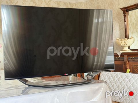 LG televizor – geniş ekran, nazik çərçivə və şık U‑formalı masaüstü — Bakı