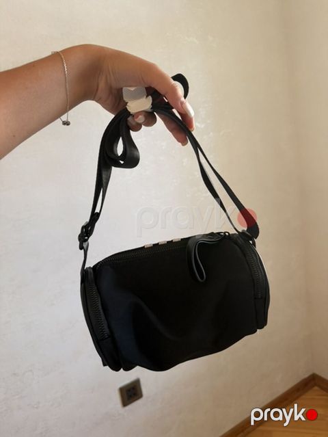 Qara çiyin/çapraz asma çanta Oriqinal çanta etiketli hec istifade — Bakı