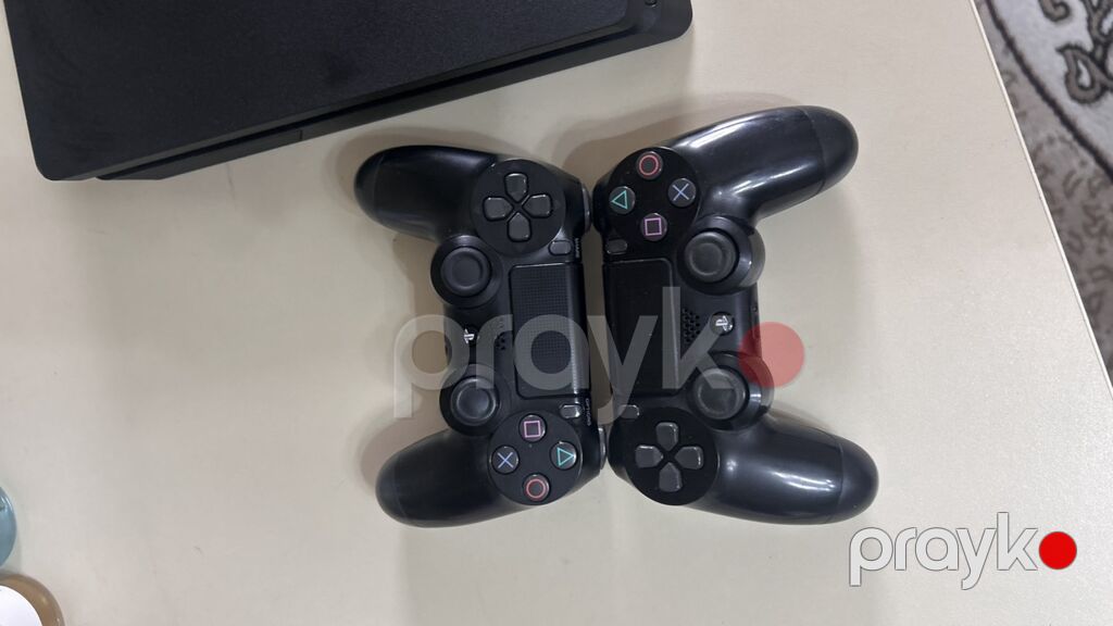 PS4 slım 1TB — 20-YƏ yaxın oyun + 2 orıgınal pult Satılır PS4 — Oyun konsolları, Bakı (2)