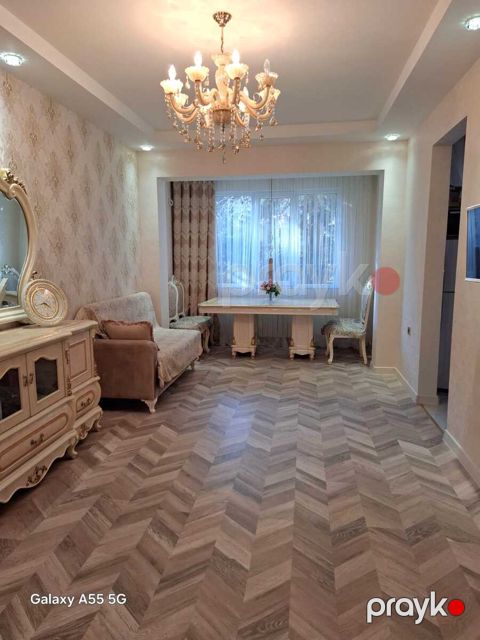 Satılır 2 otaqlı köhnə tikili 60 m² — Bakı