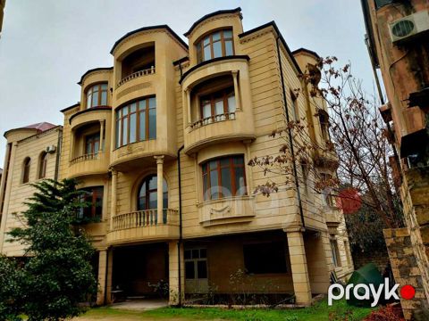 Satılır 17 otaqlı həyət evi/bağ evi 950 m² — Bakı