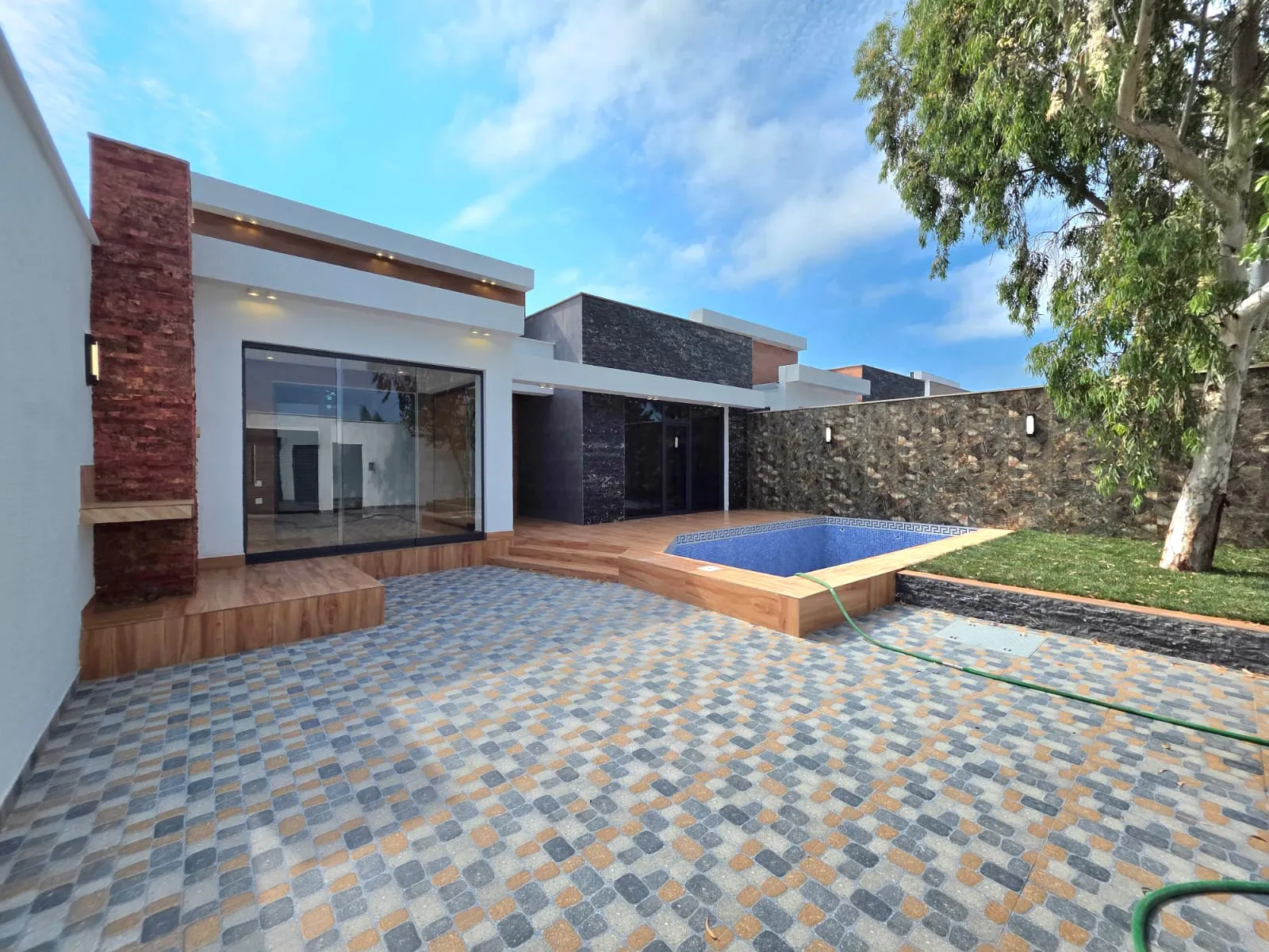 Şüvəlan, 4 otaqlı Həyət evi satılır - 170 m², 1 mərtəbə, 4 sot — Bakı