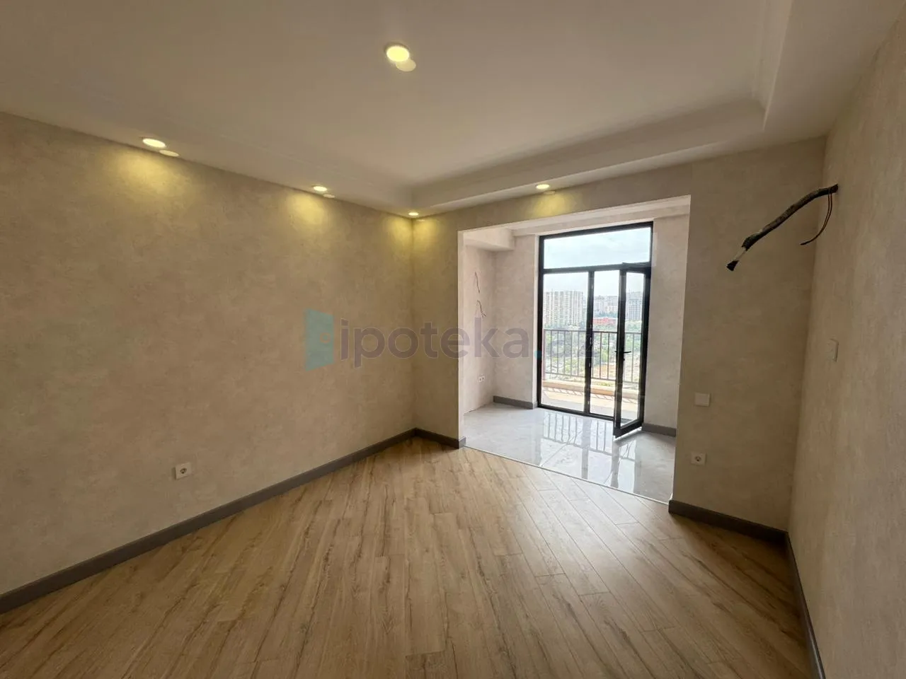Satılır: 2 Otaq, Yeni tikili, Binəqədi r., 7-ci mkr q., 77.00 m² — Bakı
