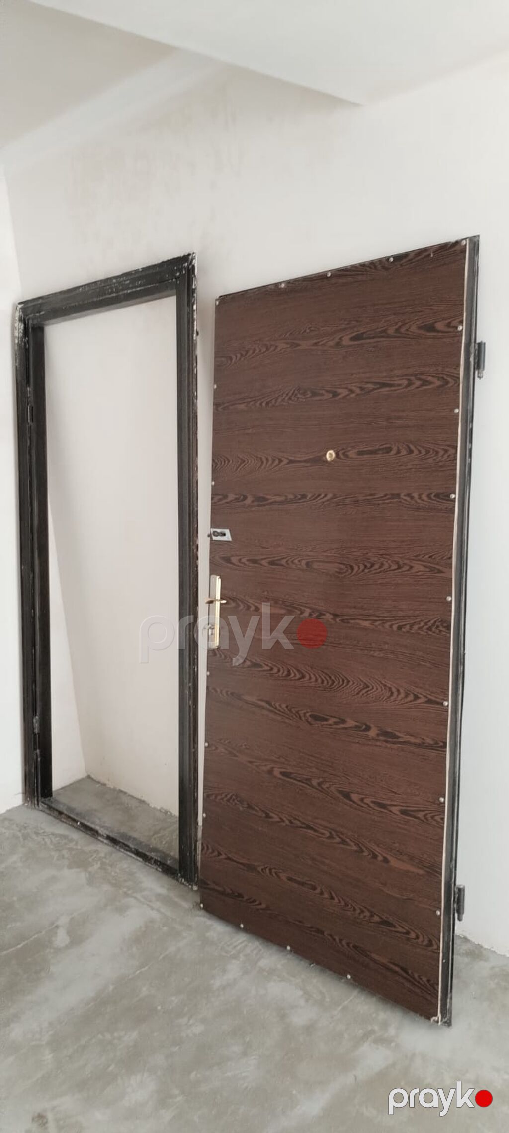 Mənzil qapısı 100×210 ölçüdə. Ünvan: Xırdalan Aaaf Park Əlaqə — Pəncərələr, qapılar, balkonlar, Xırdalan (4)