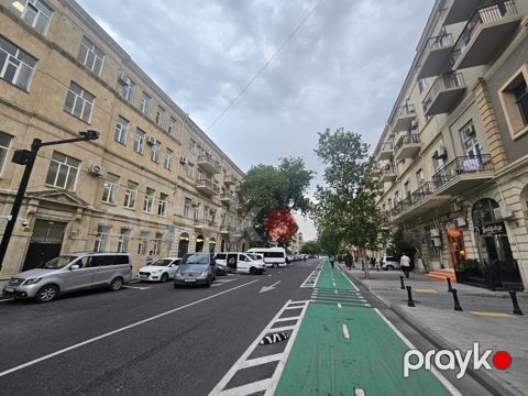 Satılır 4 otaqlı köhnə tikili 145 m² — Bakı