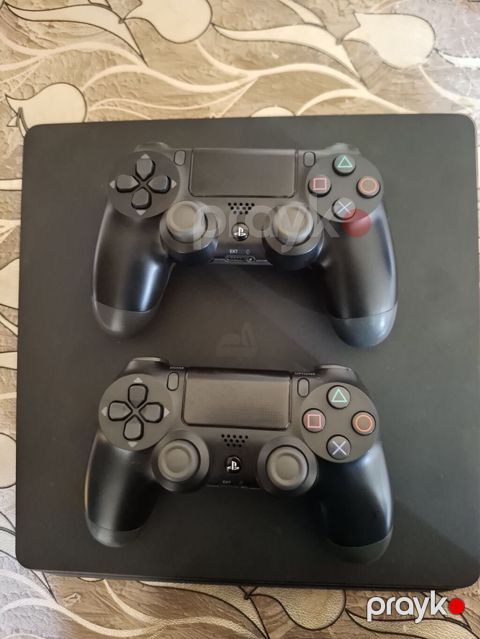PlayStation 4 Slim konsolu + 2 ədəd DualShock 4 pultu - Model: PS4 — Gəncə