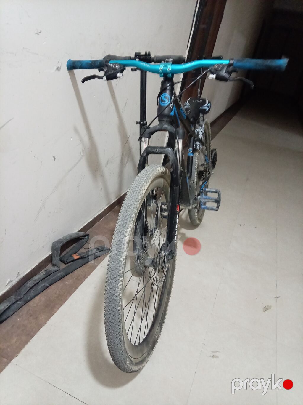 MTB velosiped – şəhər və off-road üçün - Geniş, düz mavi sükan və — Dağ velosipedləri, Xırdalan