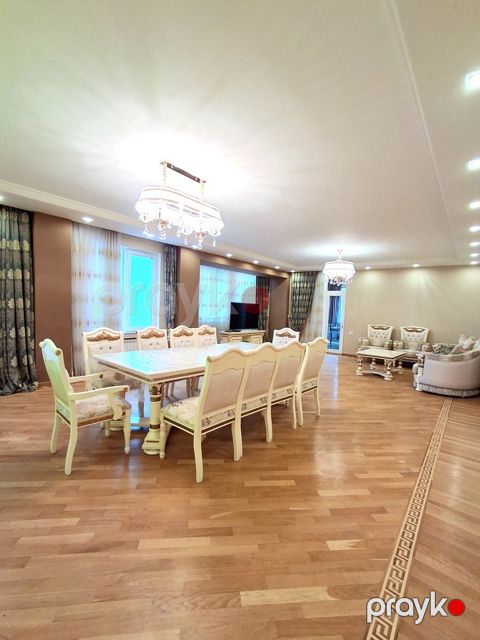 Satılır 5 otaqlı yeni tikili 250 m² — Bakı