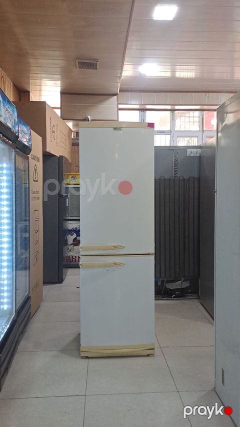 Beko ikikameralı soyuducu - Aşağıda dondurucu, yuxarıda soyuducu — Digah