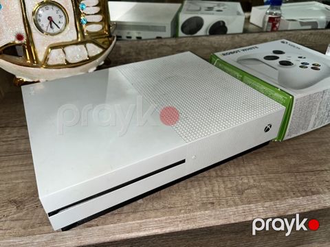 Xbox One S konsolu – ağ rəngdə Xüsusiyyətlər: - Modellər: Xbox One S — Masallı