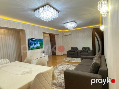 Satılır 3 otaqlı köhnə tikili 100 m² — Bakı